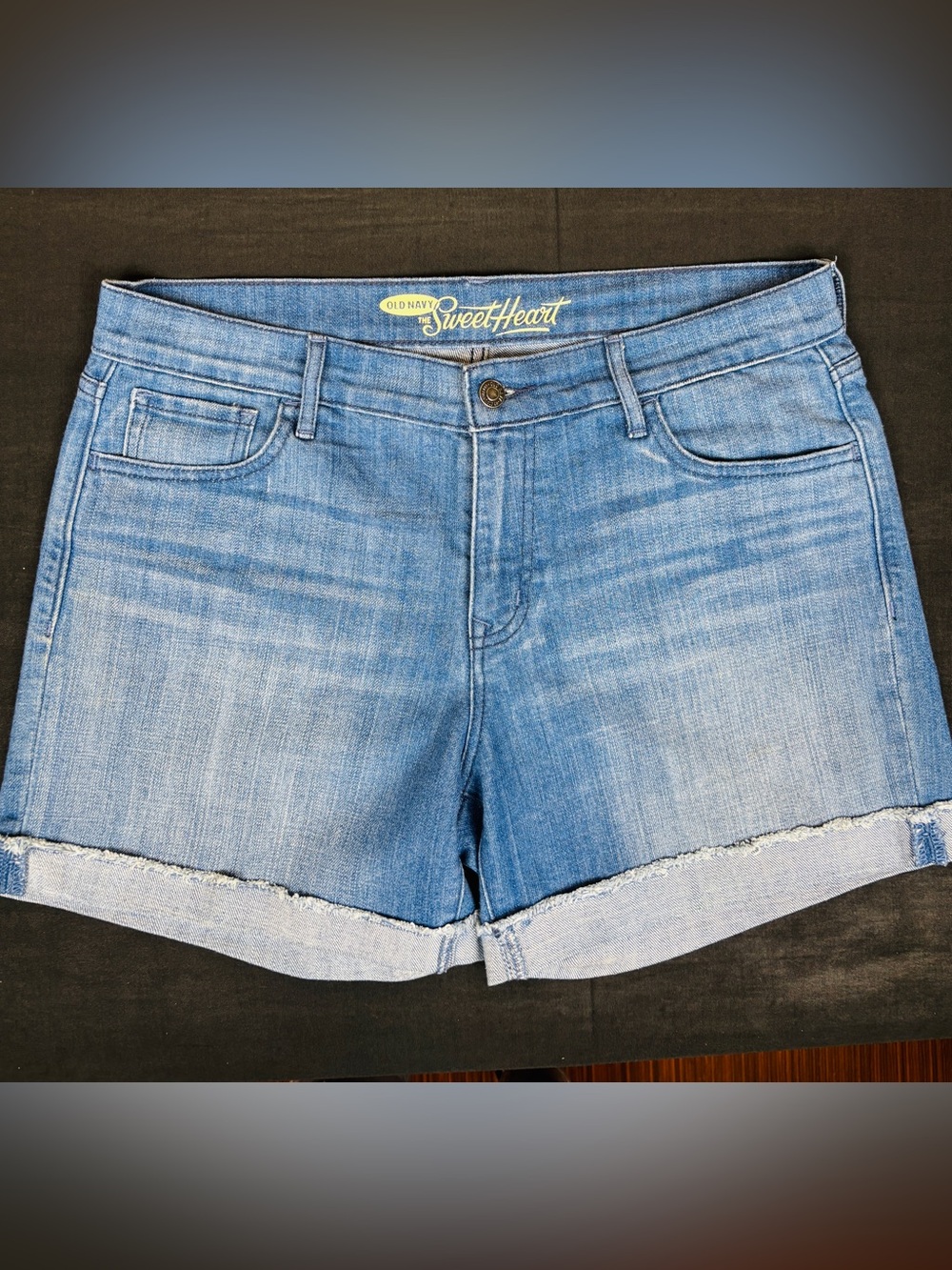 Old Navy Sweetheart Denim Shorts Size 10 Midtone Wash Cuffed Hem